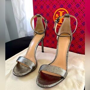 Tory Burch Keri micro crackle ankle strap sandals size 7